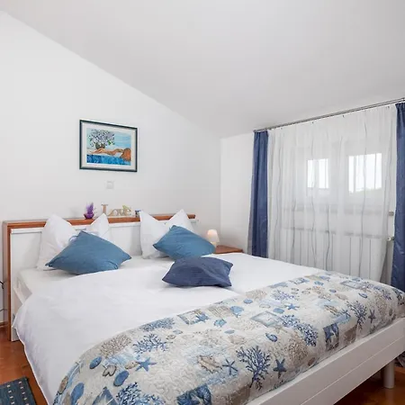 Rona Jm 38 Apartment