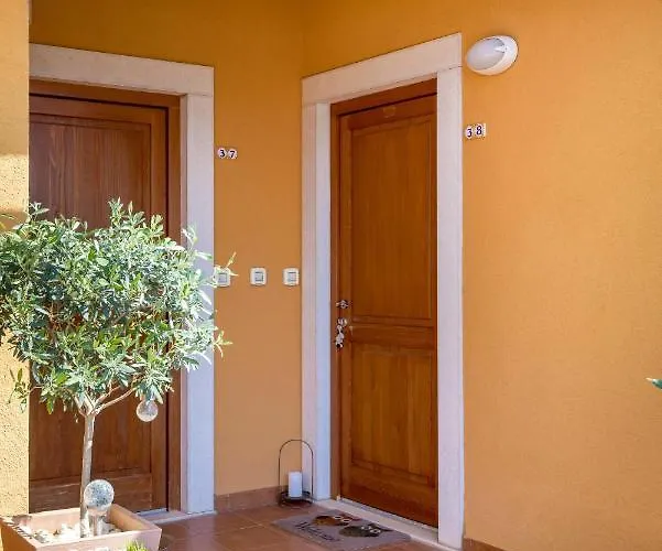 Rona Jm 38 아파트 보드냔